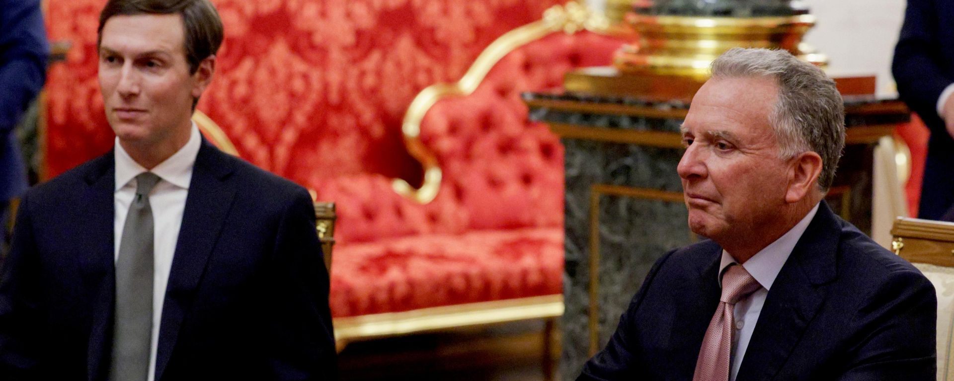 Спецпосланник президента США Стивен Уиткофф (справа) и зять президента США Джаред Кушнер - Sputnik Латвия, 1920, 15.10.2026