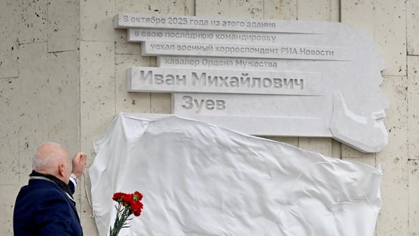 Открытие мемориальной доски корреспонденту Ивану Зуеву в Москве - Sputnik Латвия