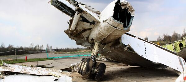 Обломки польского правительственного самолета Ту-154 Обломки польского правительственного самолета Ту-154 - Sputnik Латвия
