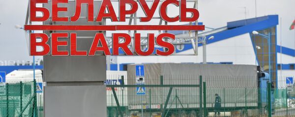 Фуры с российскими номерами скопились на белорусско-литовской границе Фуры с российскими номерами скопились на белорусско-литовской границе - Sputnik Latvija