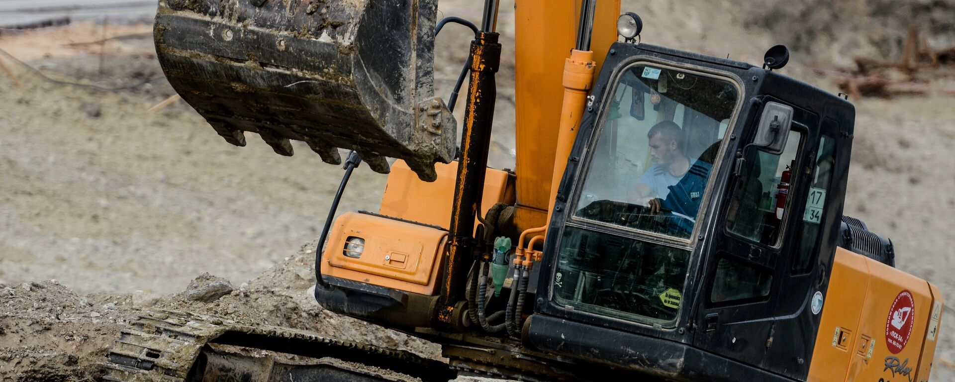 Работа экскаватора - Sputnik Латвия, 1920, 17.04.2026