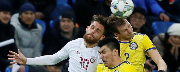 Футболисты Казахстана и Латвии в матче Лиги наций в Астане, 15 ноября 2018 - Sputnik Латвия