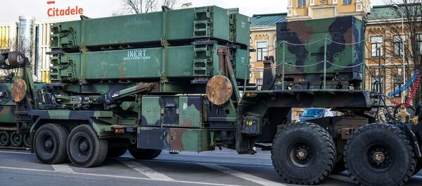 Американский комплекс ПВО Patriot на параде в честь столетия Латвии Американский комплекс ПВО Patriot на параде в честь столетия Латвии - Sputnik Латвия