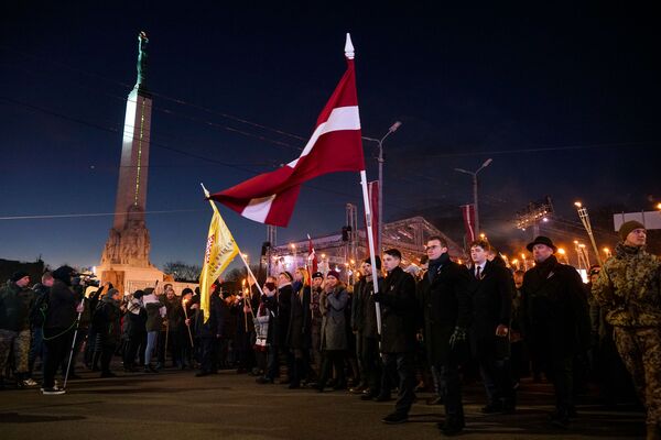 В день столетия Латвии стесняйтесь говорить по-русски - Sputnik Латвия