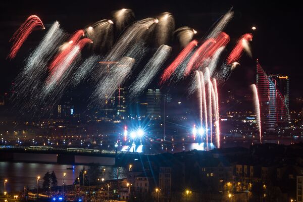 В день столетия Латвии стесняйтесь говорить по-русски - Sputnik Латвия