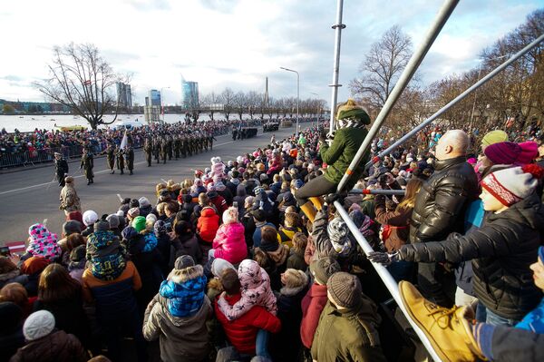 В день столетия Латвии стесняйтесь говорить по-русски - Sputnik Латвия