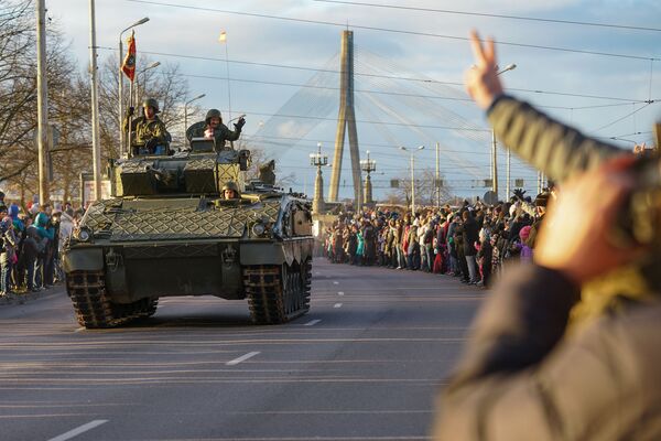 В день столетия Латвии стесняйтесь говорить по-русски - Sputnik Латвия
