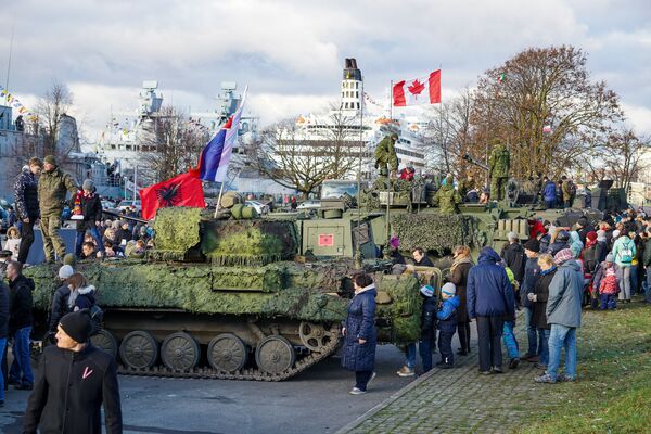 В день столетия Латвии стесняйтесь говорить по-русски - Sputnik Латвия