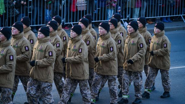 Яунсарги на параде в честь столетия Латвии - Sputnik Латвия