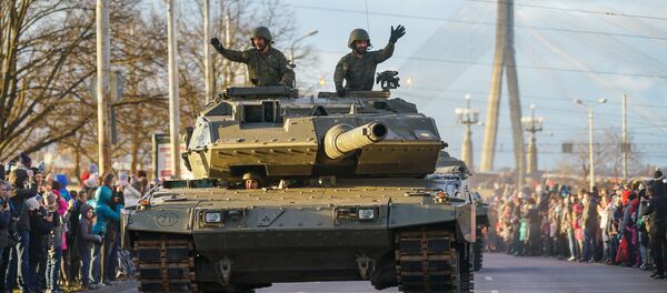 Испанский Leopard 2E на параде в честь столетия Латвии Испанский Leopard 2E на параде в честь столетия Латвии - Sputnik Latvija