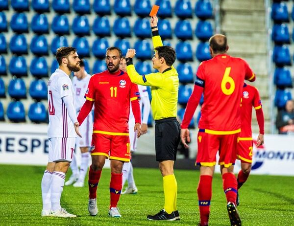 Тренер и игроки сборной Латвии по футболу уверены: прогресс есть - Sputnik Латвия