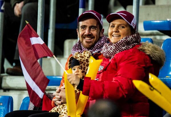 Латвийские болельщики на матче Лиги наций в Андорре, 19 ноября 2018 года - Sputnik Латвия