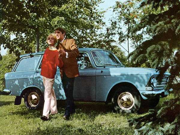 Реклама советского автомобиля Москвич-426 - Sputnik Латвия