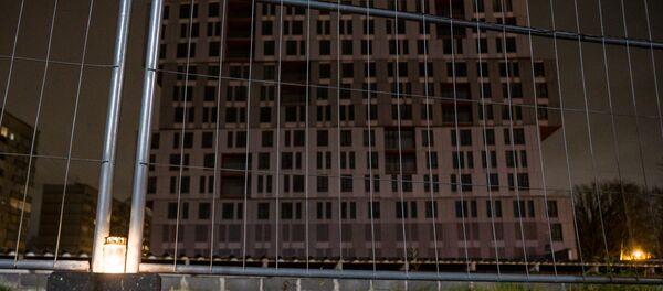 Недостроенный жилой дом на месте трагедии в Золитуде Недостроенный жилой дом на месте трагедии в Золитуде - Sputnik Латвия