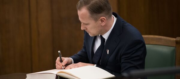 Алдис Гобземс дает депутатскую присягу в Сейме Алдис Гобземс дает депутатскую присягу в Сейме - Sputnik Latvija