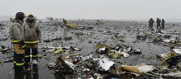Пассажирский самолет Boeing-737-800 разбился при посадке в аэропорту Ростова-на-Дону Пассажирский самолет Boeing-737-800 разбился при посадке в аэропорту Ростова-на-Дону - Sputnik Latvija