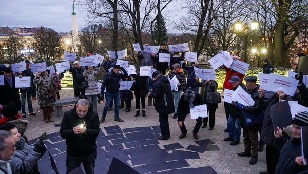 Флешмоб в защиту образования на Бастионной горке в Риге - Sputnik Латвия