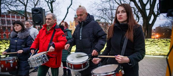 Знания - свет, но в Латвии его выключили: в Риге показали, что значит ликвидация школ Знания - свет, но в Латвии его выключили: в Риге показали, что значит ликвидация школ - Sputnik Латвия