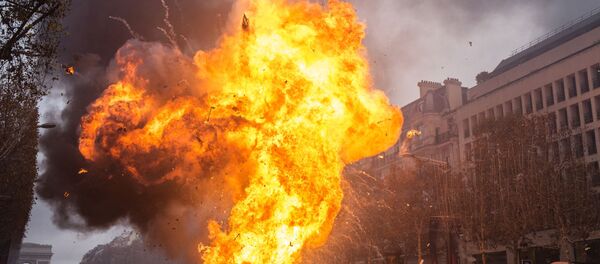Акция протеста желтые жилеты в Париже  Акция протеста желтые жилеты в Париже  - Sputnik Latvija