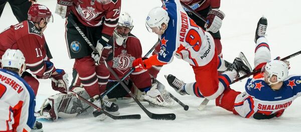 Хоккеисты Динамо (Рига) и ЦСКА (Москва) в матче чемпионата КХЛ, 28 ноября 2018 - Sputnik Латвия