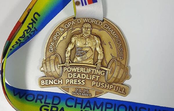 Известный латвийский тренер по фитнесу Павел Григорьев стал чемпионом мира по жиму штанги - Sputnik Латвия