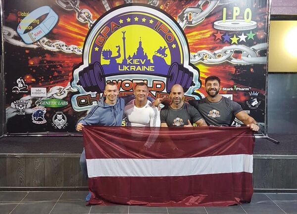 Известный латвийский тренер по фитнесу Павел Григорьев стал чемпионом мира по жиму штанги - Sputnik Латвия