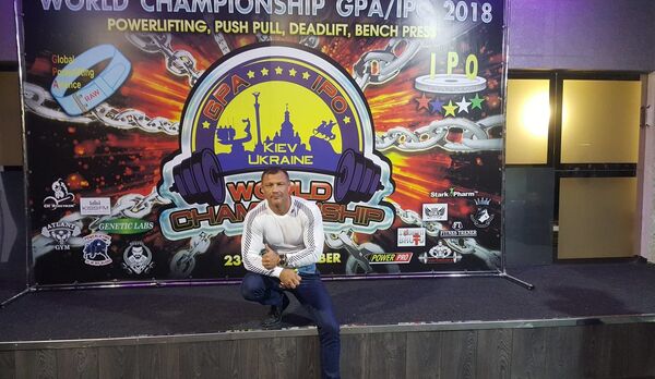 Известный латвийский тренер по фитнесу Павел Григорьев стал чемпионом мира по жиму штанги - Sputnik Латвия
