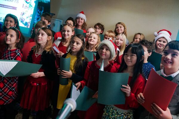 Благотворительная рождественская ярмарка в Рижской думе  - Sputnik Латвия