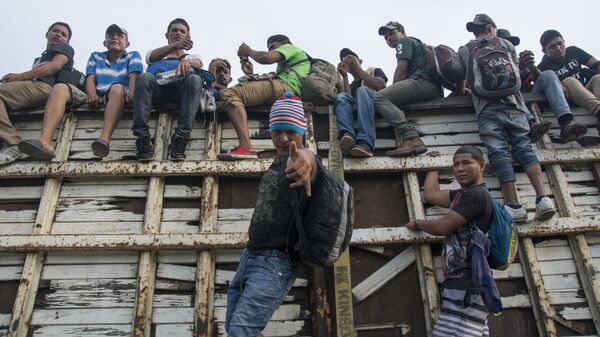 Караван мигрантов из Гондураса - Sputnik Latvija