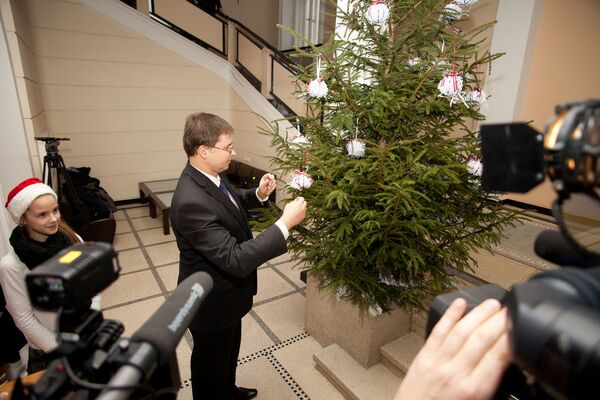 Розы, золотые шары и праздник для бедных детей: из истории латвийских елок - Sputnik Латвия