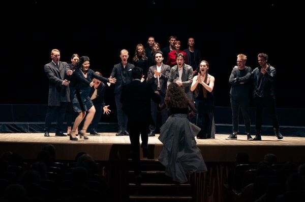 Гастроли ГИТИС в Риге: эта музыка достойна того, чтобы быть законченной Гастроли ГИТИС в Риге: эта музыка достойна того, чтобы быть законченной - Sputnik Латвия