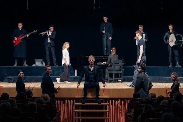 Гастроли ГИТИС в Риге: эта музыка достойна того, чтобы быть законченной Гастроли ГИТИС в Риге: эта музыка достойна того, чтобы быть законченной - Sputnik Латвия