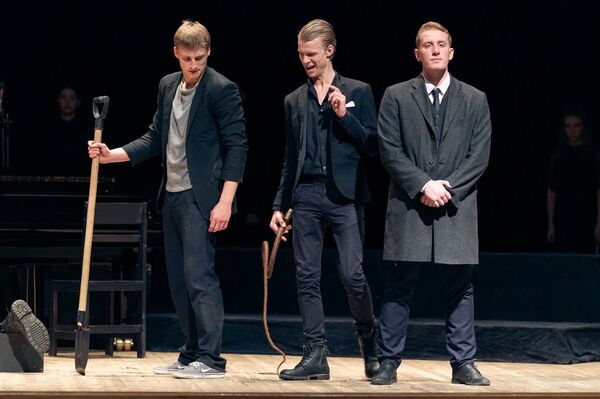 Гастроли ГИТИС в Риге: эта музыка достойна того, чтобы быть законченной Гастроли ГИТИС в Риге: эта музыка достойна того, чтобы быть законченной - Sputnik Латвия