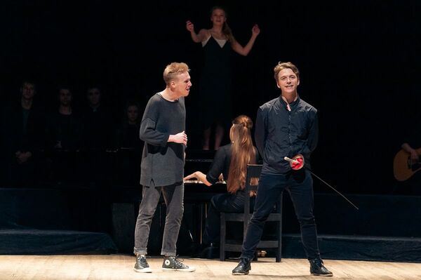 Гастроли ГИТИС в Риге: эта музыка достойна того, чтобы быть законченной Гастроли ГИТИС в Риге: эта музыка достойна того, чтобы быть законченной - Sputnik Латвия