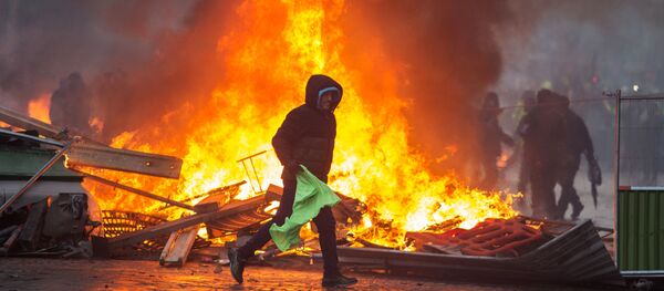 Акция протестов автомобилистов желтые жилеты в Париже  - Sputnik Латвия