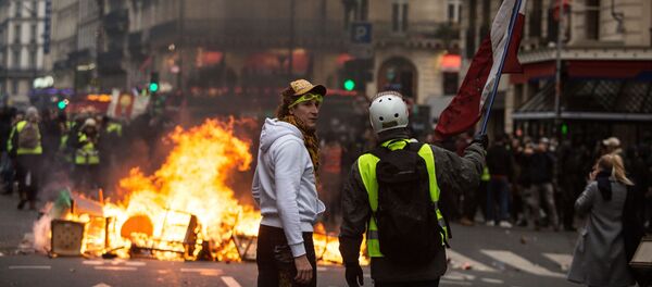 Акция протеста автомобилистов в Париже - Sputnik Латвия