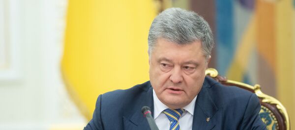 Президент Украины Петр Порошенко на заседании Совета национальной безопасности и обороны Украины (СНБО) в Киеве Президент Украины Петр Порошенко на заседании Совета национальной безопасности и обороны Украины (СНБО) в Киеве - Sputnik Latvija
