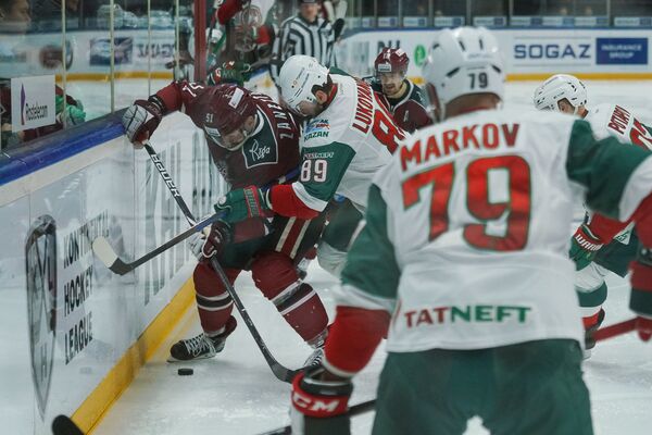 Защитник Ак Барса Андрей Марков в матче регулярного чемпионата КХЛ против Динамо (Рига) - Sputnik Латвия