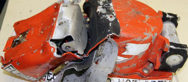 Бортовые самописцы с самолета Боинг 737-800 Бортовые самописцы с самолета Боинг 737-800 - Sputnik Латвия