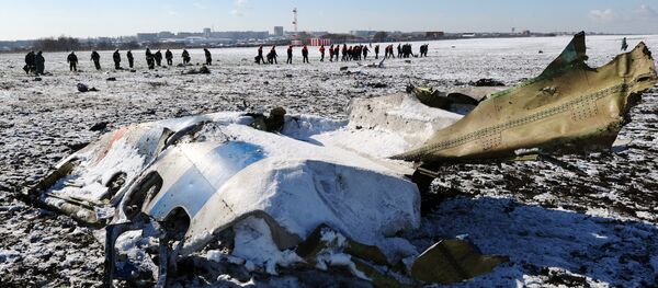На месте крушения пассажирского самолета Boeing-737-800 На месте крушения пассажирского самолета Boeing-737-800 - Sputnik Латвия
