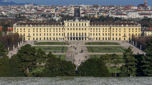Дворец Шёнбрунн - основная летняя резиденция австрийских императоров династии Габсбургов - Sputnik Латвия