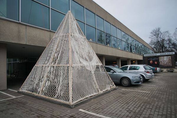 Путь рождественских елок: как современное искусство разрушает стереотипы Путь рождественских елок: как современное искусство разрушает стереотипы - Sputnik Латвия