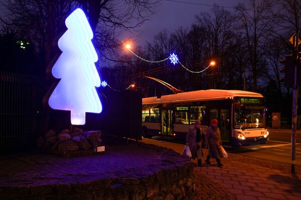 Путь рождественских елок: как современное искусство разрушает стереотипы Путь рождественских елок: как современное искусство разрушает стереотипы - Sputnik Латвия