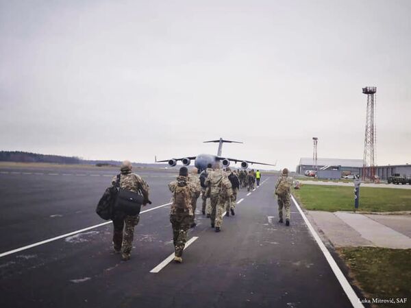 Черногория прислала восемь солдат на защиту Латвии - Sputnik Латвия