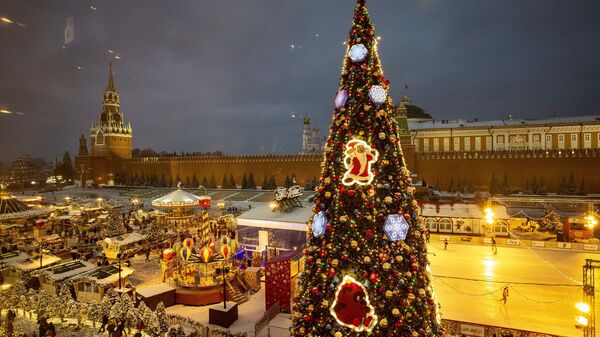 Рождественская ель на Красной площади в Москве  - Sputnik Латвия
