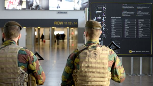Солдаты военной полиции в аэропорту Завентем в Брюсселе - Sputnik Латвия
