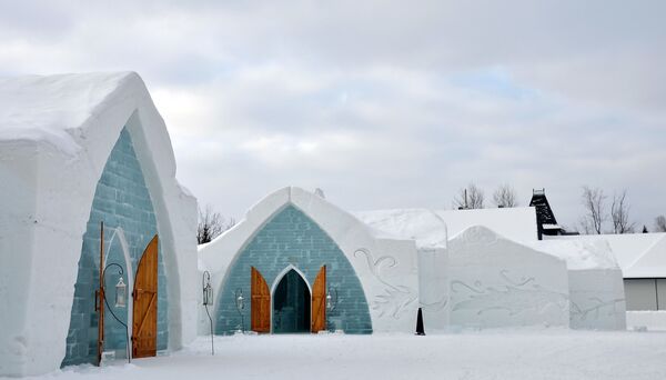 Ледяной отель l'Hotel в Квебеке, Канада - Sputnik Латвия