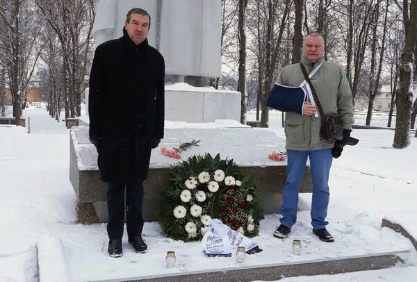 Чтобы помнили: в Добеле почтили память героев, павших за освобождение Латвии - Sputnik Латвия