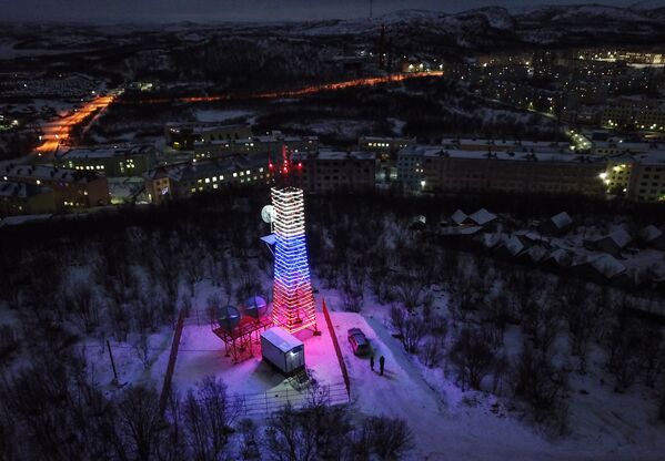 Передающая башня Ура в поселке Видяево Мурманской области - Sputnik Латвия