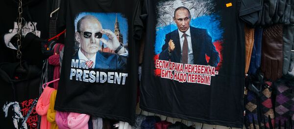 Майки с президентом России Владимиром Путиным на Рижском рынке - Sputnik Latvija